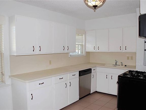 4th image of 111 Tarrant Dr
