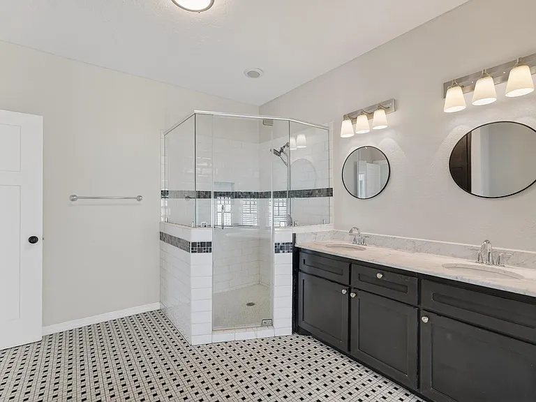 5401 N Capitol St — Photo 28