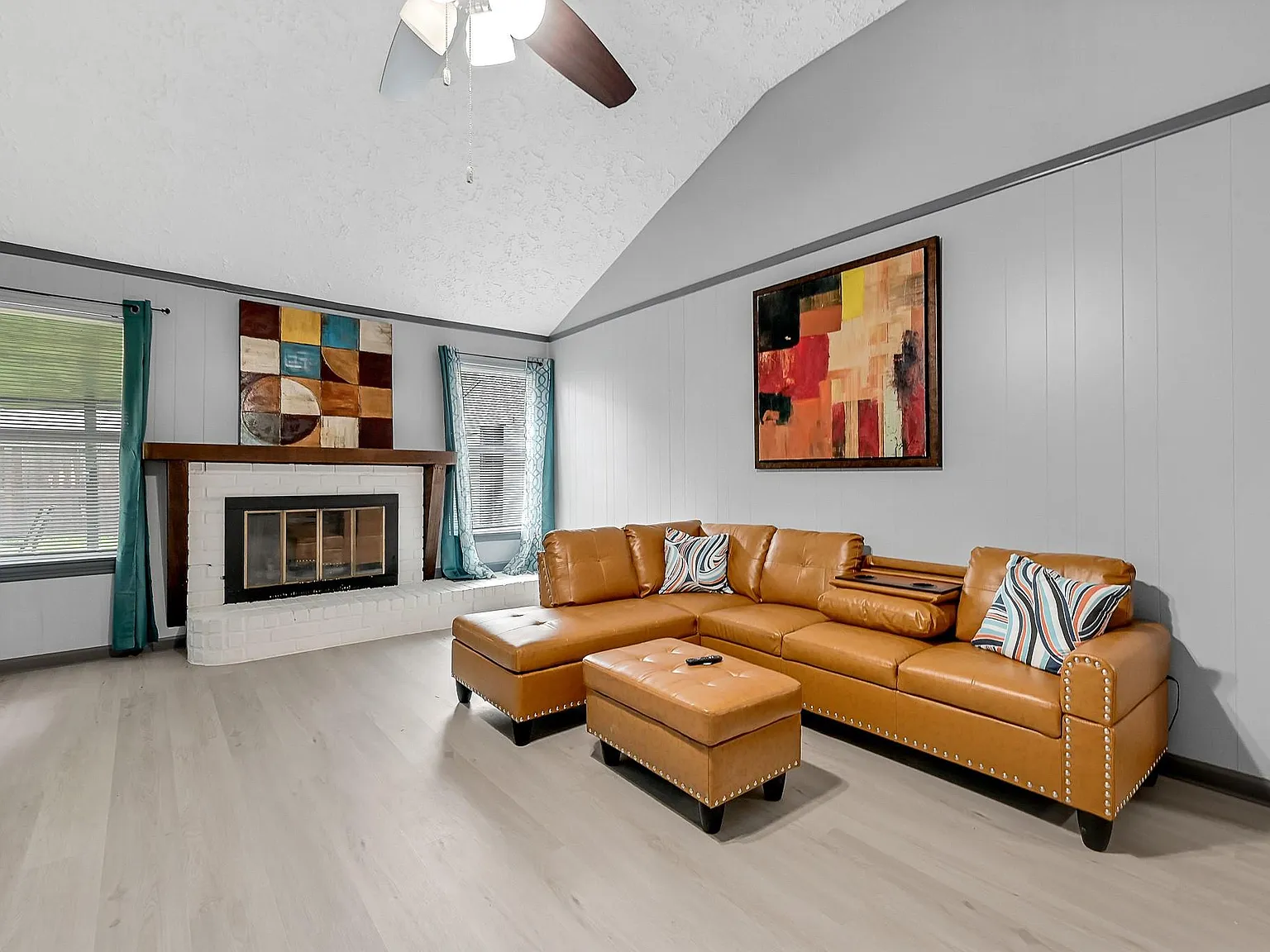4 bed, 2.0 bath, 1926 sqft, $6,000 — Photo 3