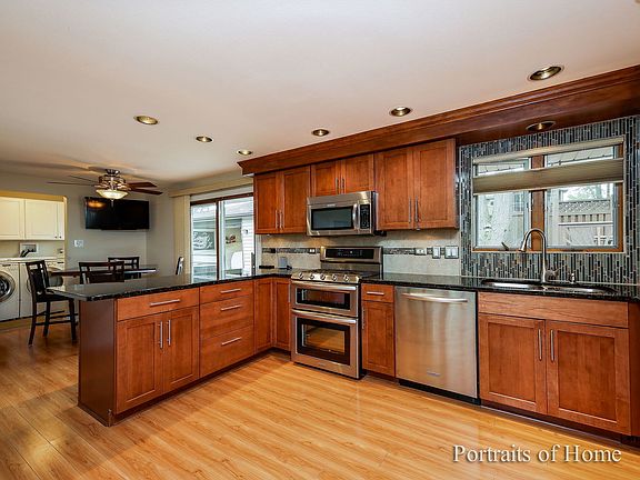 4th image of 1429 Somerset Ln