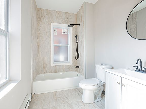 5th image of 14620 Lakeshore Blvd #3