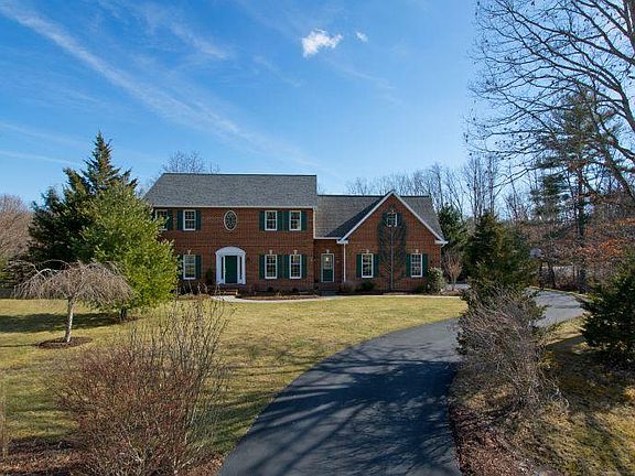 3rd image of 352 Lamplighter Dr