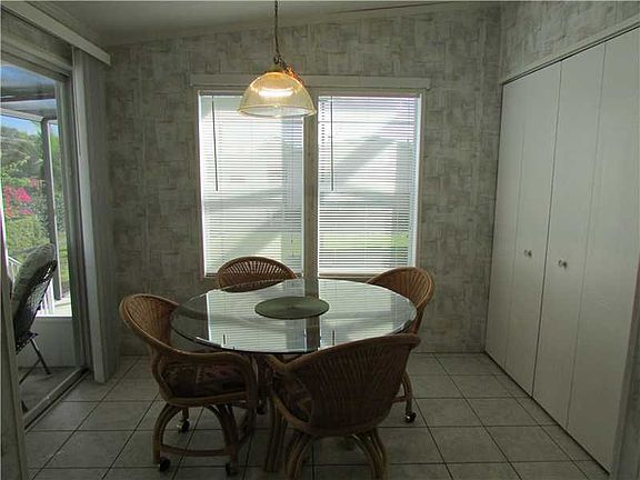 5th image of 202 Manatee Ct