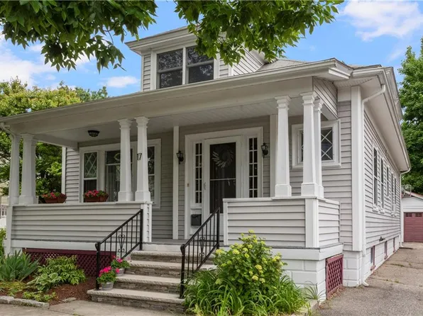 17 Sharon St, Providence, RI 02908