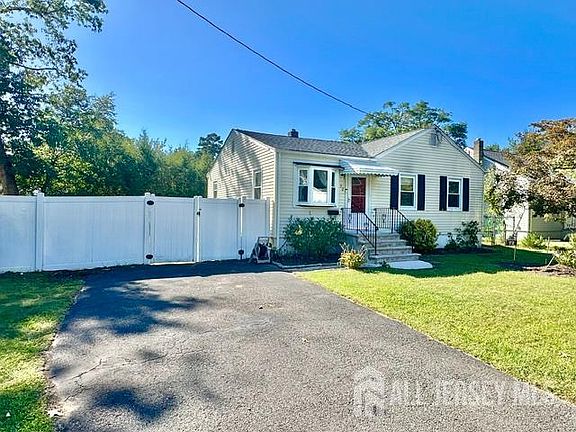 3rd image of 72 Fernhead Ave