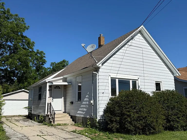 807 Knapp St — Photo 1