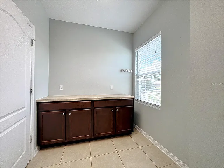 2572 Limerick Cir — Photo 31