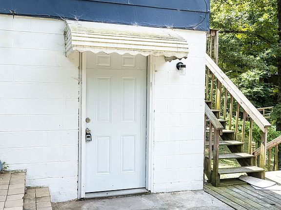 2nd image of 435 Montclair Dr Unit B