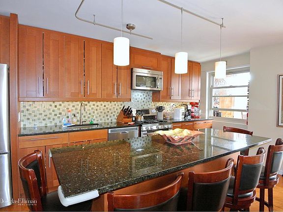 4th image of 100 Lasalle St #13G