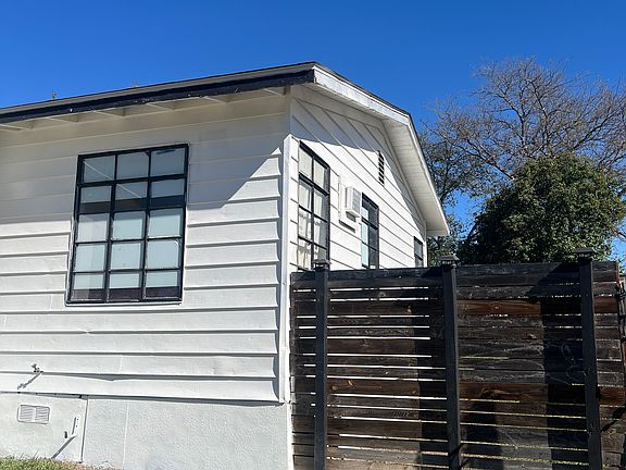 5th image of 218 Loma Park Dr