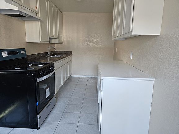 2nd image of 4033 W 139th St APT 2
