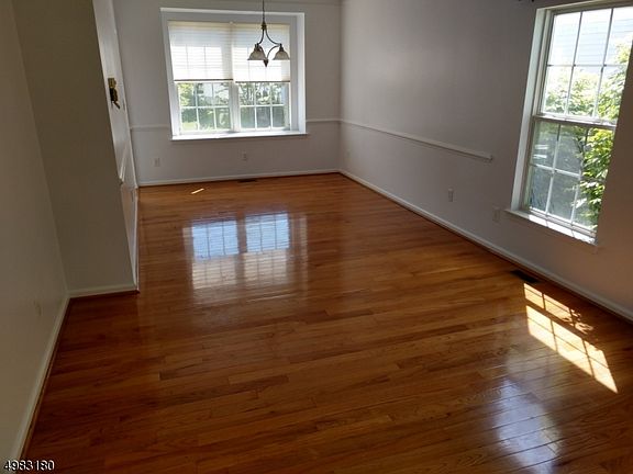 3rd image of 450 Hamilton Dr #1