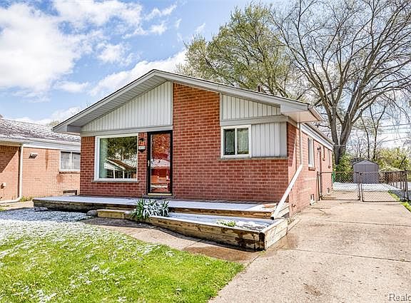 3rd image of 15378 Woodbine