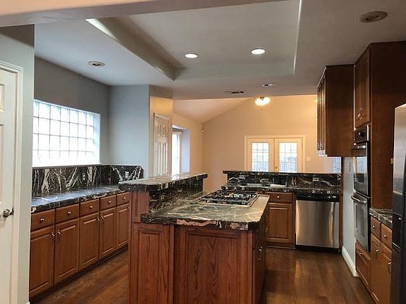 4th image of 6019 Richmond Ave