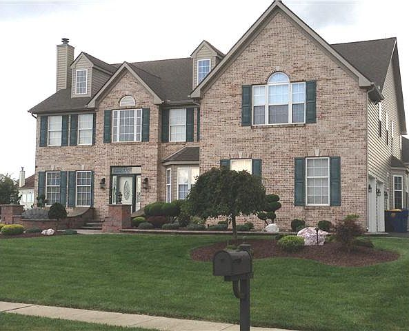 Professionally Landscaped W/Decorative Lighting