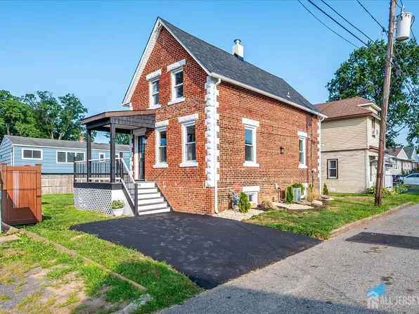16 Woodview Ave, Fords, NJ 08863