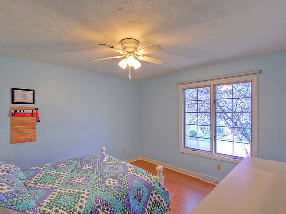3rd image of 1055 Imperial Dr