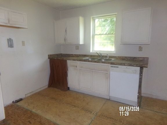 3rd image of 109 21st Ave W