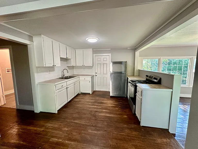 312 Cooper St — Photo 4