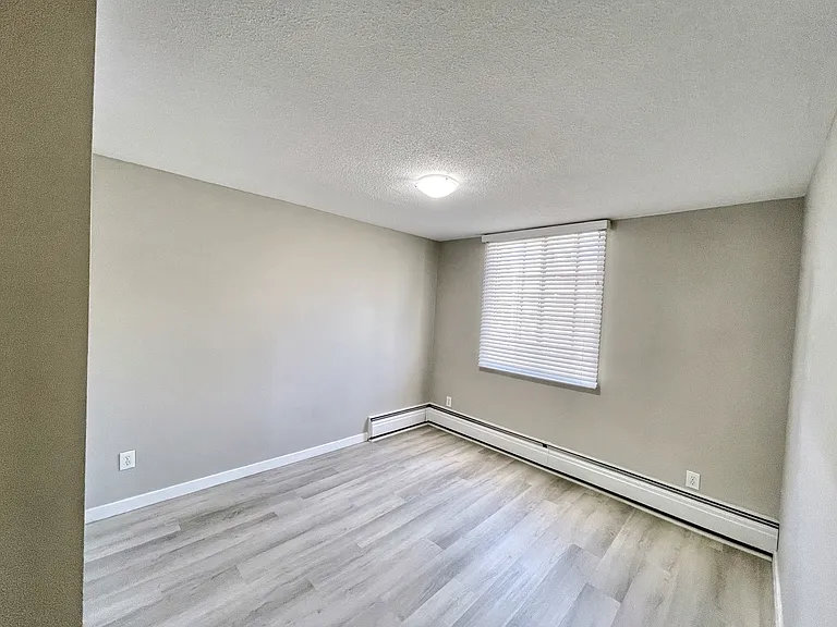 824 13th Ave SW — Photo 16