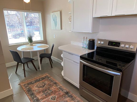 Kitchen with breakfast nook