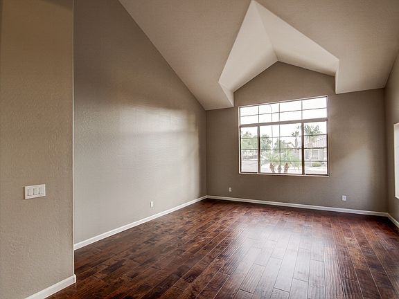 4th image of 798 E Prescott Dr