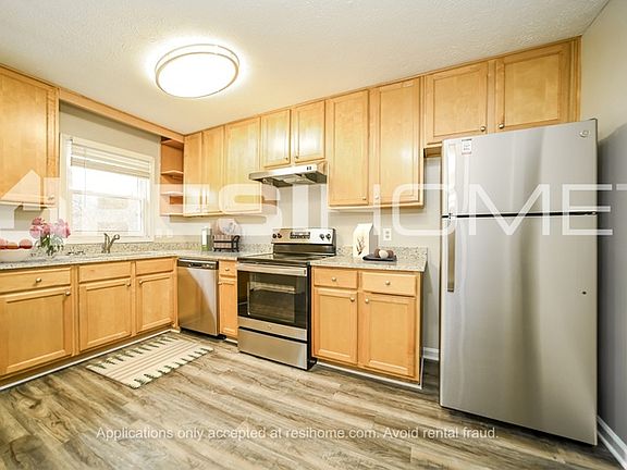 3rd image of 4887 Pebblebrook Dr