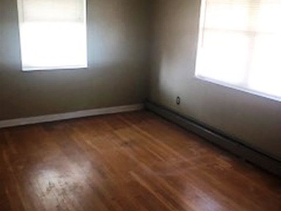 5th image of 12 Faye Dr