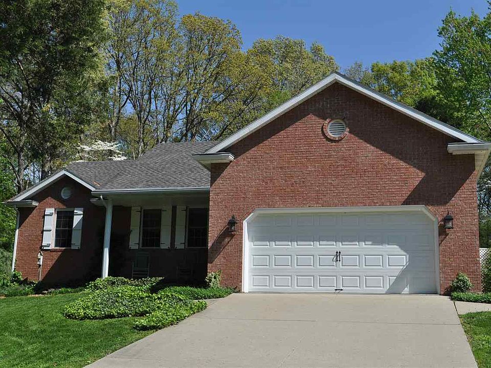 1st image of 334 W Evergreen Plz N
