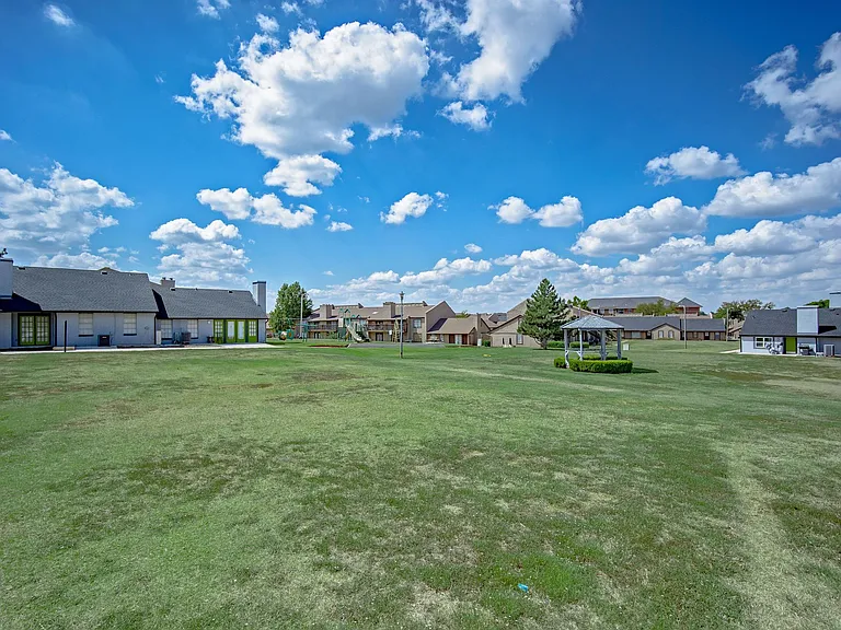 Aspen Place Apartments - June Rent FREE: Move-In by 6/15! — Photo 13