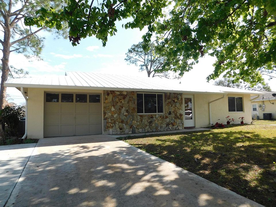 1st image of 625 NE Larkspur Lane