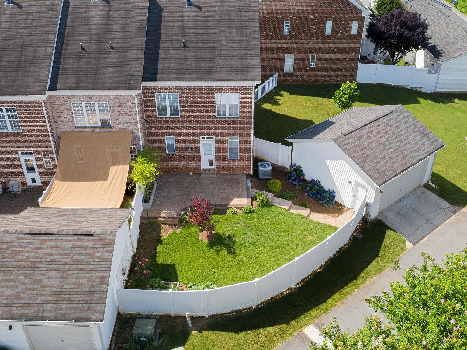3 bed, 2.5 bath, 1408 sqft, $2,600 — Photo 3