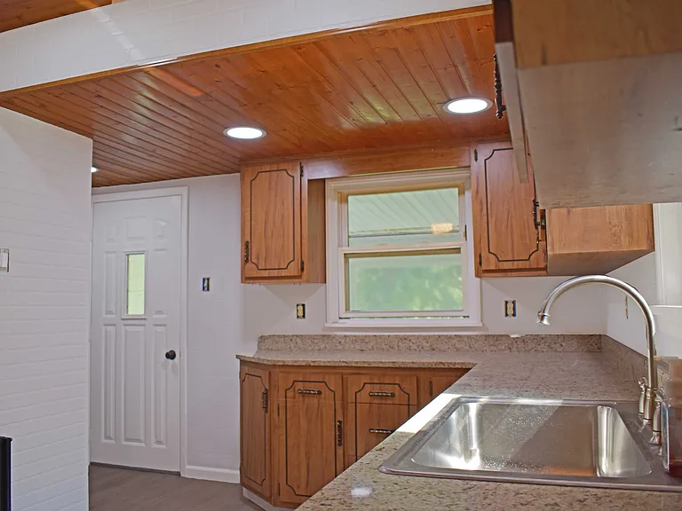 905 Burchfield Rd — Photo 10