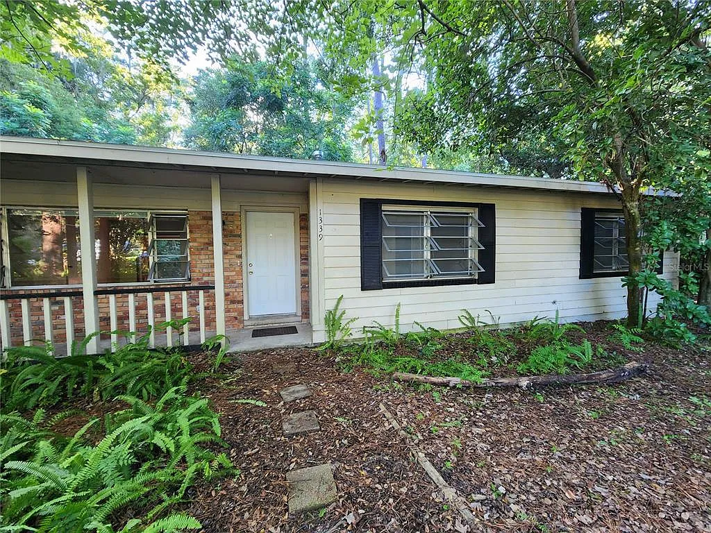3 bed, 2.0 bath, 1944 sqft, $1,500 — Photo 1