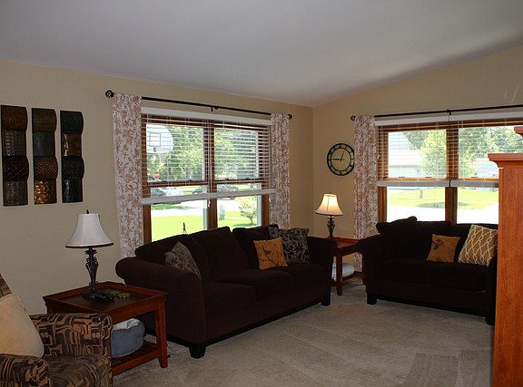 3rd image of 325 Ozier Dr