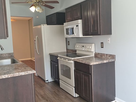 3rd image of 1077 Kensington Ln