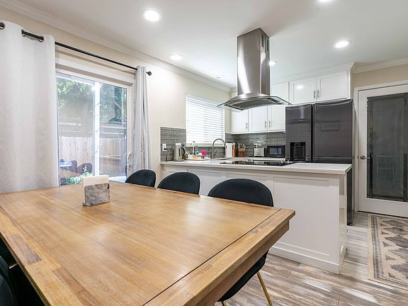 2nd image of 6330 Santa Catarina Way