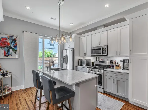 608 Hoffman St, Philadelphia, PA 19148