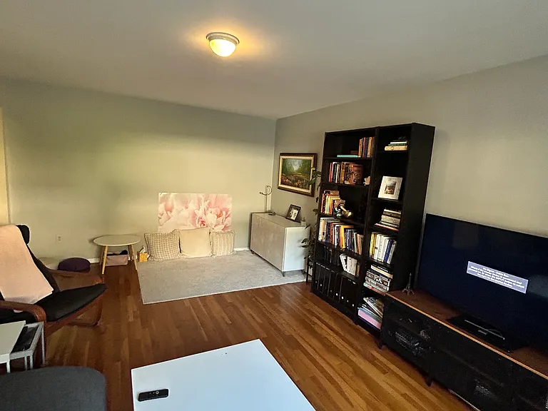 1 Oak Ave #1 — Photo 2