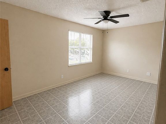 5th image of 1813 Cedarhill Dr APT B