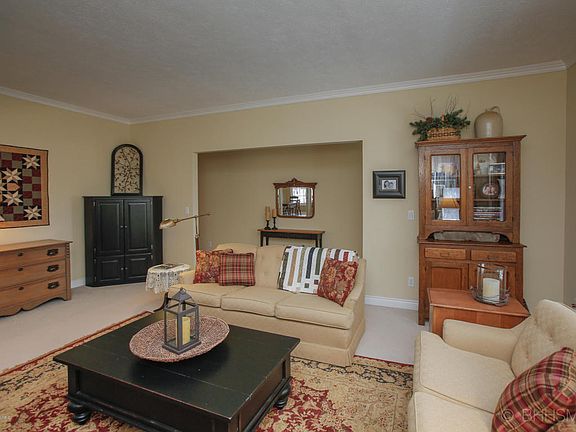 5th image of 46884 Woodfield Dr