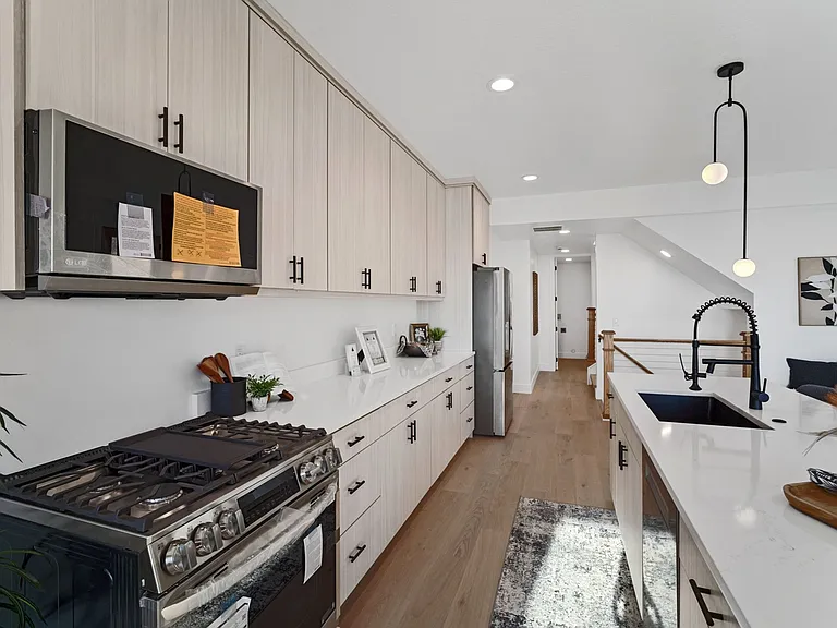 603 N Darwin St — Photo 10
