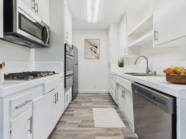 The Parkway, 1675 Manning Ave #14, Los Angeles, CA 90024