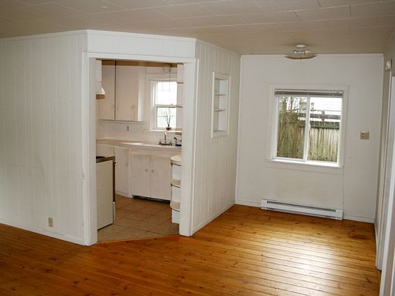 3rd image of 18450 Division Ave NE