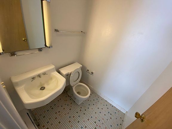 5th image of 918 Washington St APT 4A