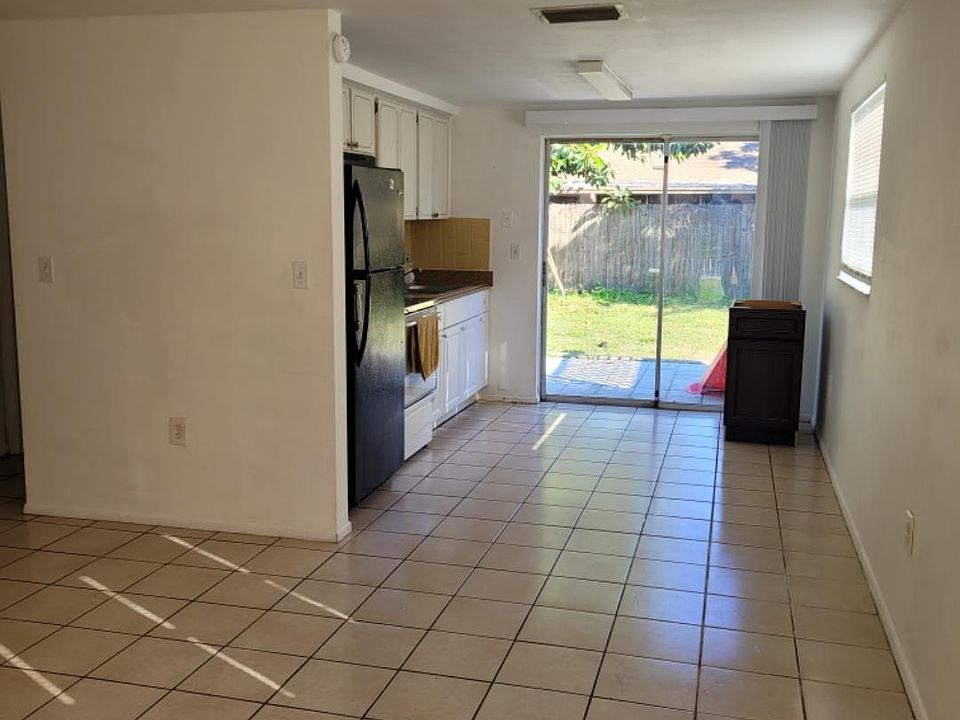 2nd image of 4943 Cherry Ct