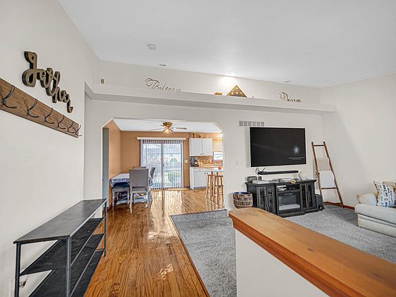 4th image of 3245 Joann St