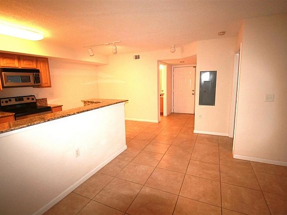 5th image of 301 SW Palm Dr APT 103