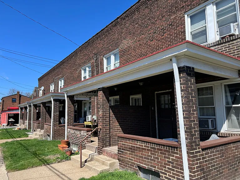 Charming Updated 2BR Home with New Flooring & Rear Porch — Photo 13