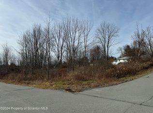 Hemlock Dr, Clarks summit, PA 18411